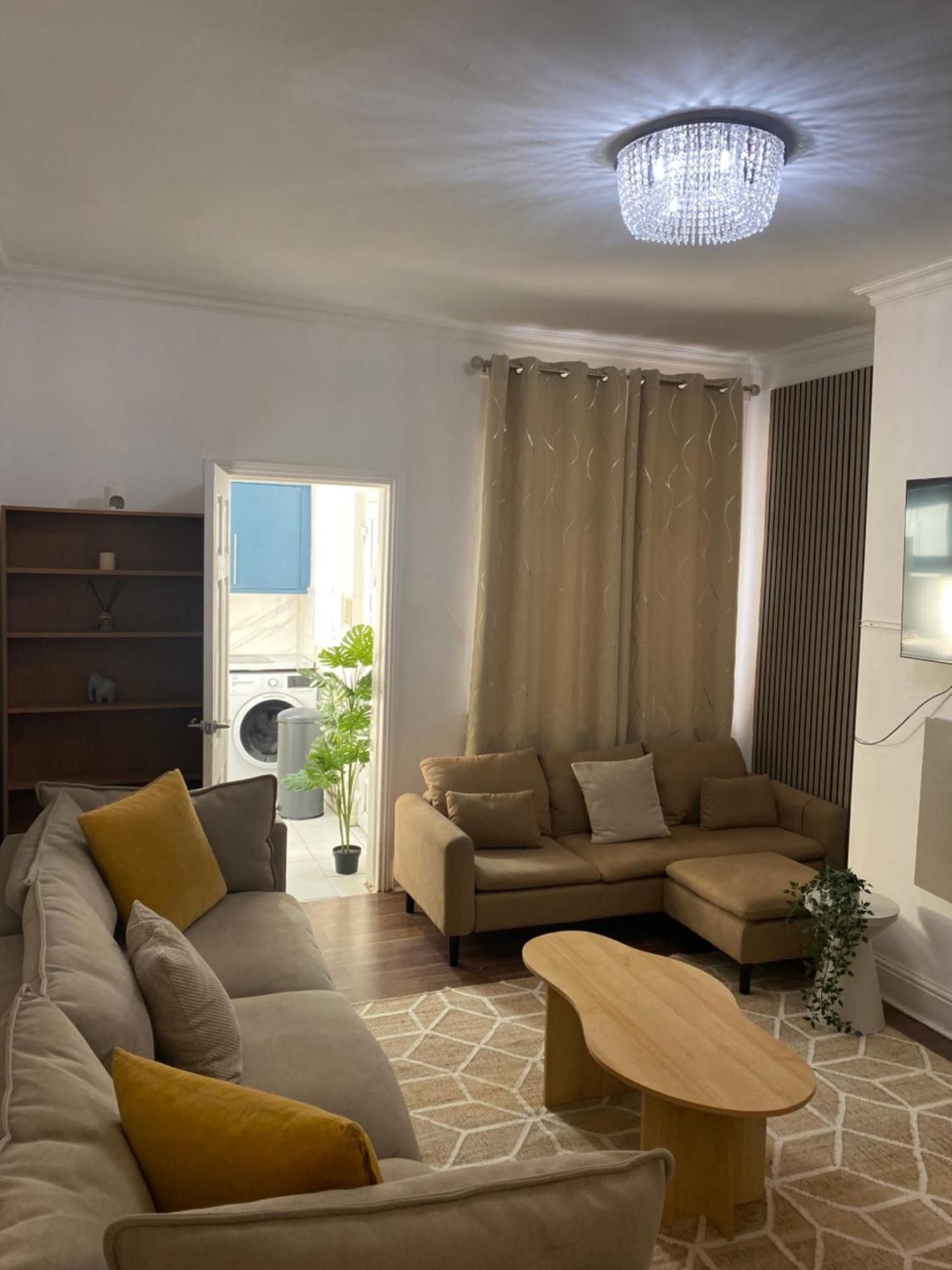 Modern Townhouse-Free Parking-Games Room-Fast W-Ifi Манчестер Экстерьер фото
